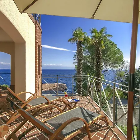 Beautiful Villa With Private Pool In Moscenicka Draga Vila