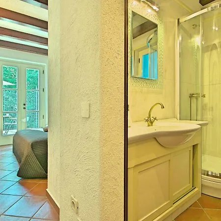 Beautiful Villa With Private Pool In Moscenicka Draga Vila *