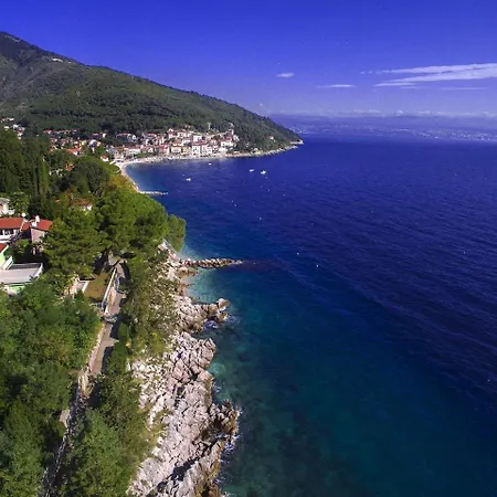 Beautiful Villa With Private Pool In Moscenicka Draga Vila *