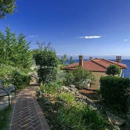 Beautiful Villa With Private Pool In Moscenicka Draga
